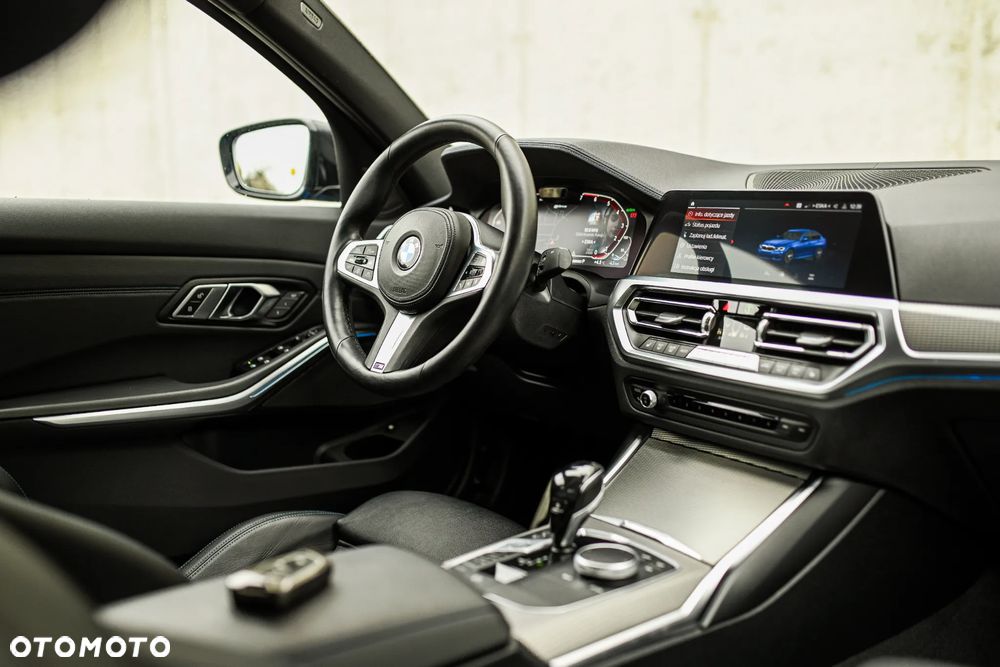 BMW Seria 3 330e M Sport - 25
