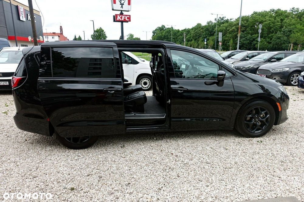 Chrysler Pacifica - 13