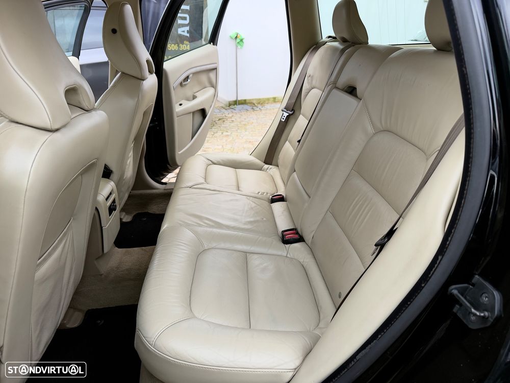 Volvo V70 2.4 D5 Momentum - 43