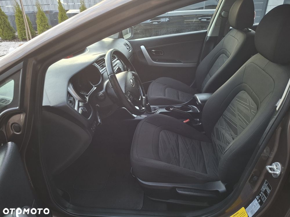 Kia Ceed - 10