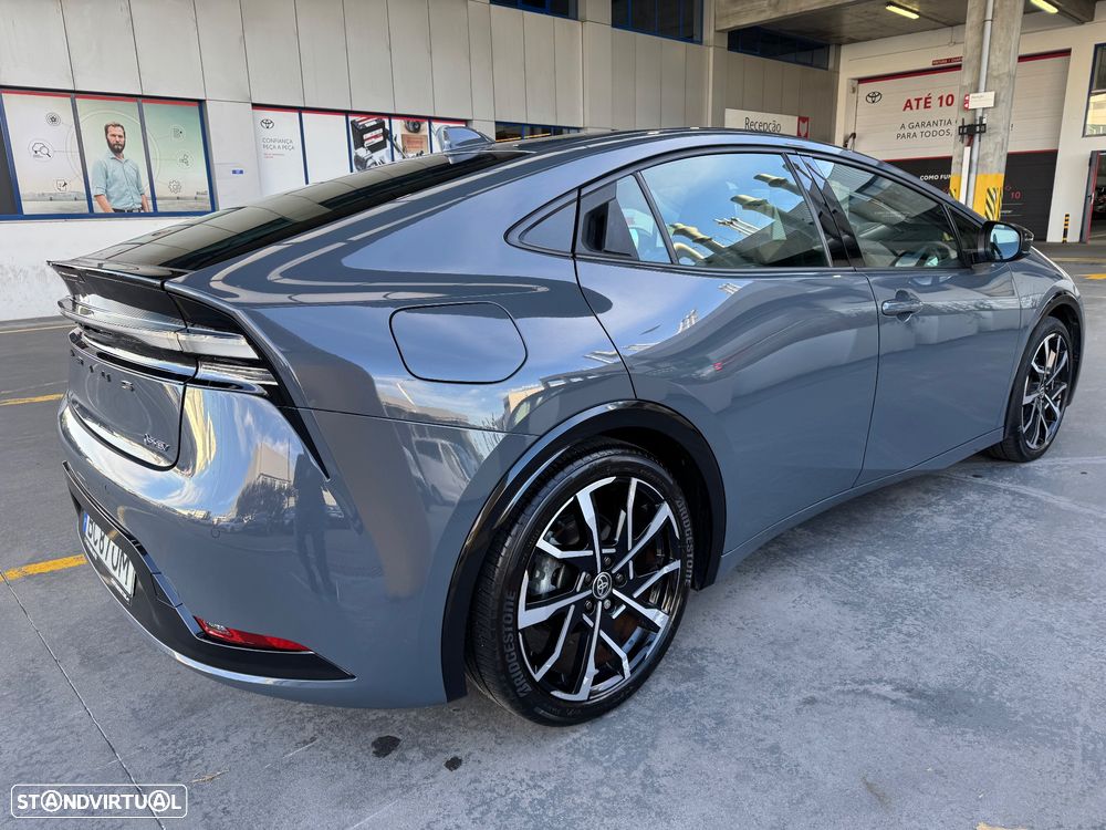 Toyota Prius 2.0 Plug-in Luxury - 4
