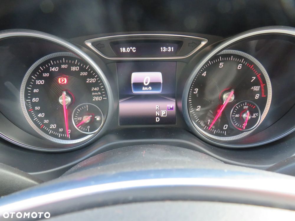 Mercedes-Benz CLA 180 7G-DCT - 29