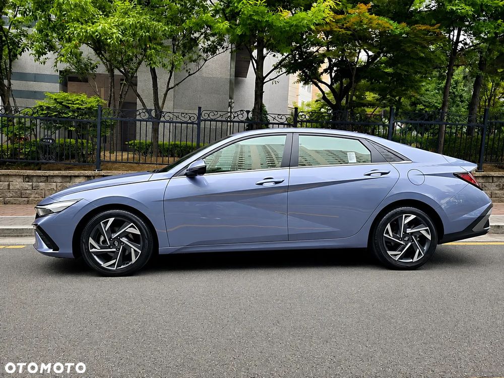 Hyundai Elantra 1.6 Executive CVT - 3