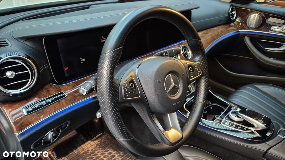 Mercedes-Benz Klasa E 400 4Matic 9G-TRONIC Exclusive - 10