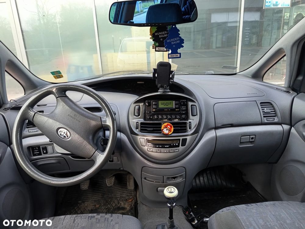 Toyota Previa - 13