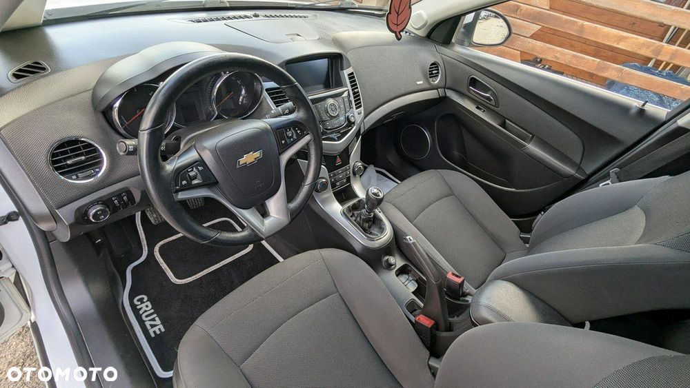 Chevrolet Cruze - 12