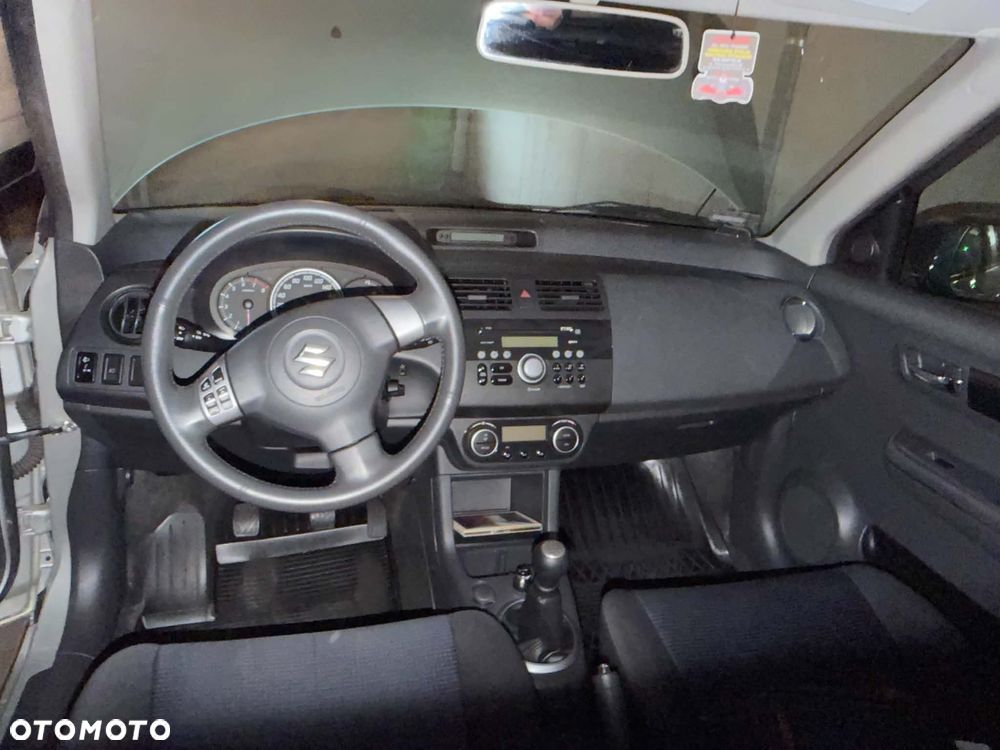 Suzuki Swift - 15