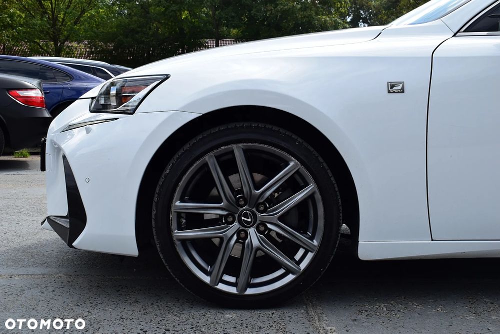 Lexus IS 300h F Sport Edition - 22