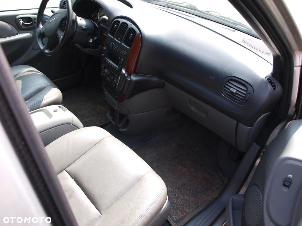 Chrysler Grand Voyager - 28
