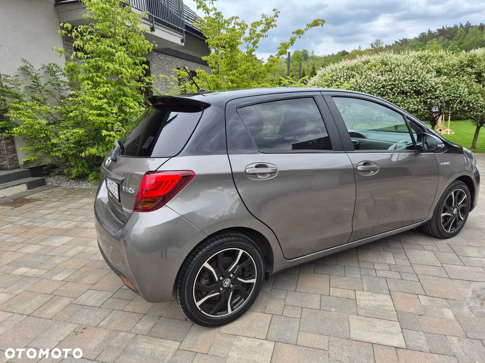 Toyota Yaris Hybrid 100 Business Edition - 5
