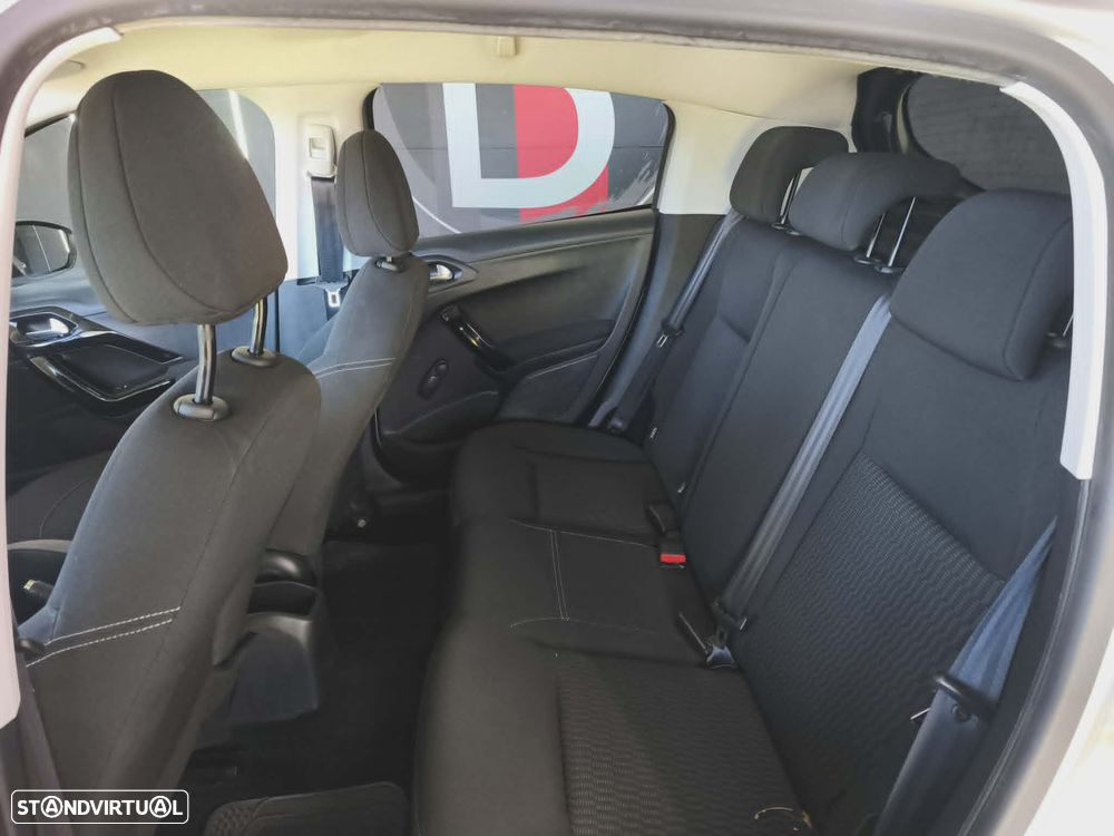 Peugeot 208 1.6 BlueHDi Style - 30