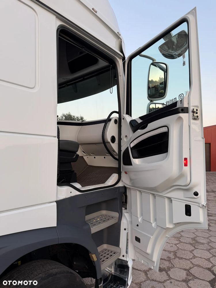 DAF XF 106 530 PUSHER 6x2 / RETARDER INTARDER / 3 OSIE / PRZEBIEG 668 851 KM / NAJMOCNIEJSZY SILNIK 530 KM / NAJWIĘKSZA KABINA SUPER SPACE CAB / 2017 ROK !! - 31