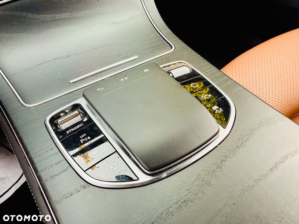 Mercedes-Benz GLC 200 4Matic 9G-TRONIC AMG Line Plus - 26