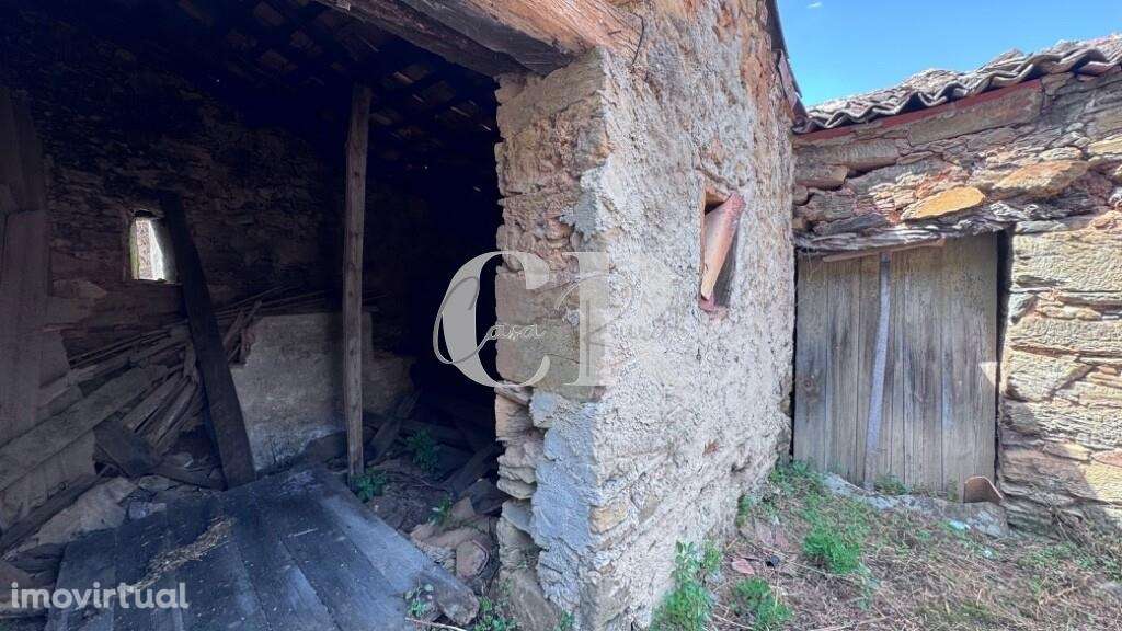 Imóvel em pedra, com projeto de renovação - Grande imagem: 5/9