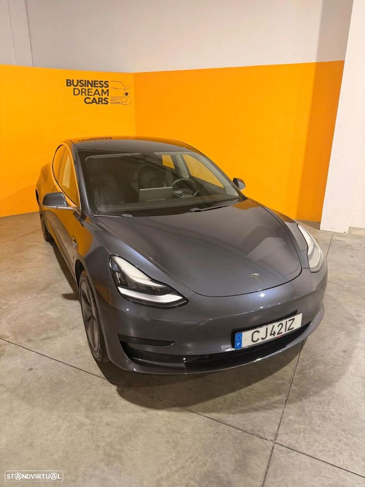 Tesla Model 3 Standard Range Plus RWD — fotografia 2