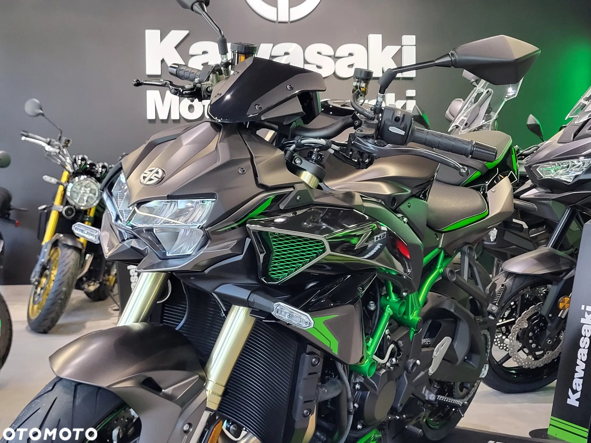 Kawasaki H2 - 12