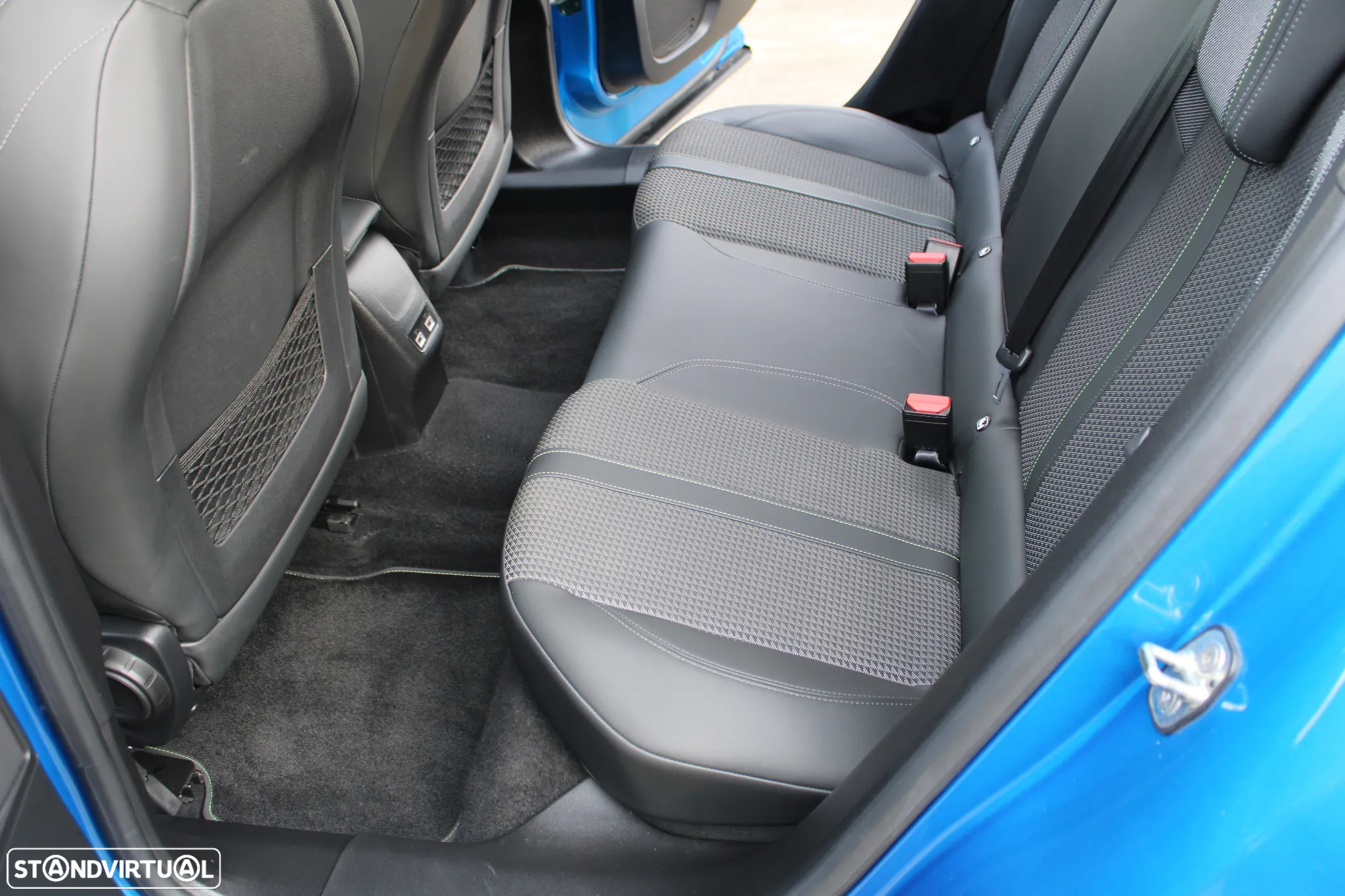 Peugeot 2008 1.5 BlueHDi GT Pack EAT8 - 35