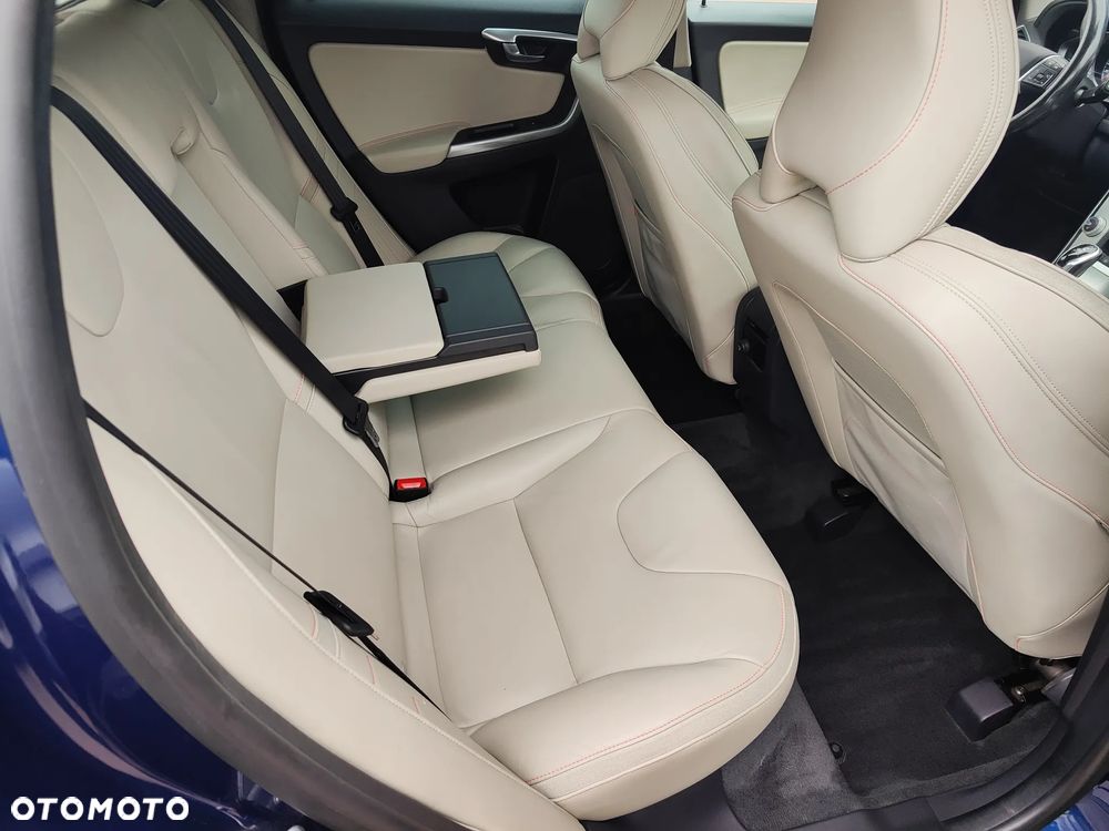 Volvo XC 60 D4 Drive-E Ocean Race - 10
