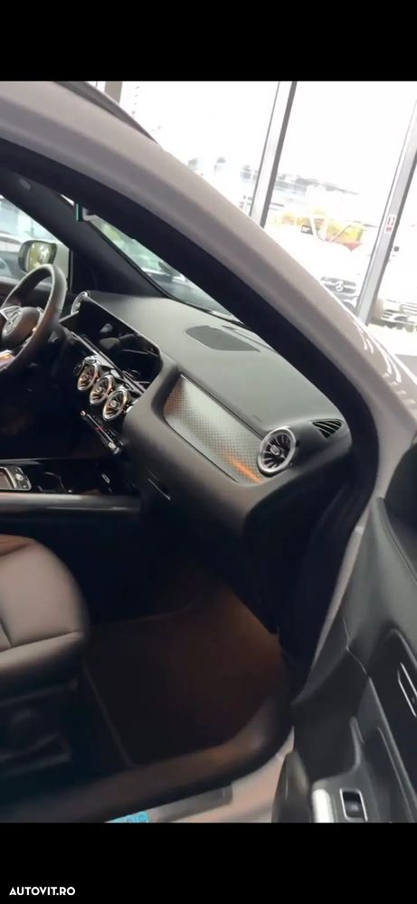 Mercedes-Benz EQA 300 4MATIC - 4