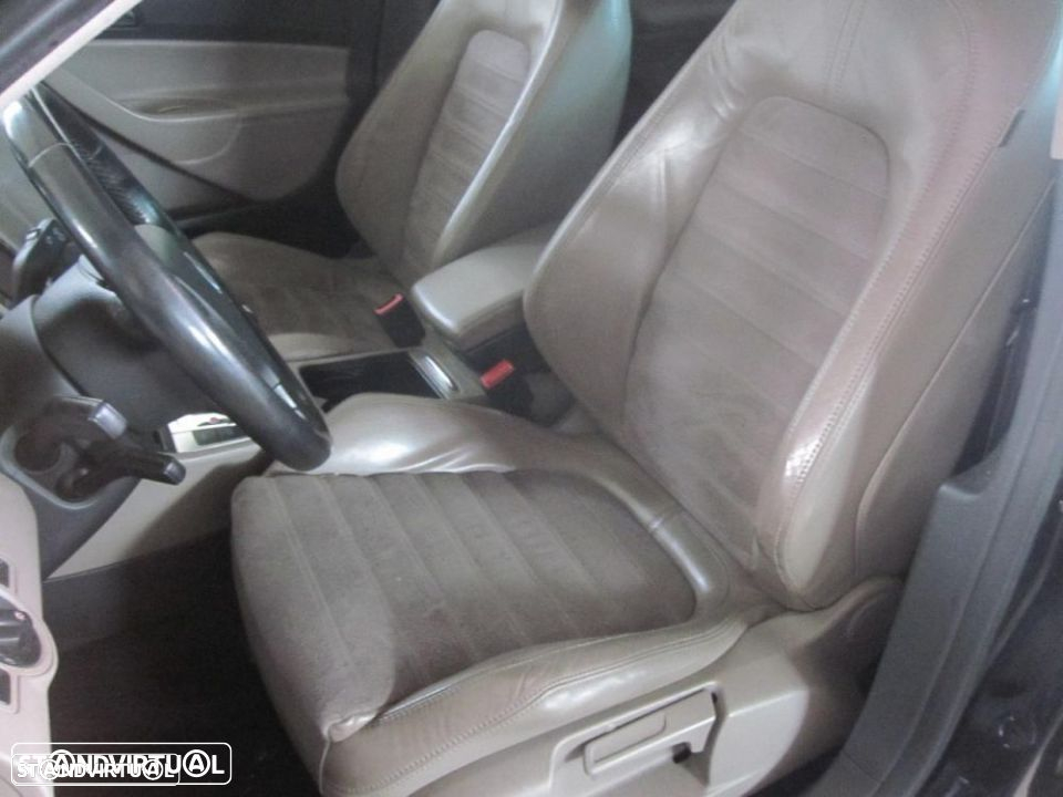 Interior VW Passat Variant 2.0 TDI 170CV DE 2006 - 6