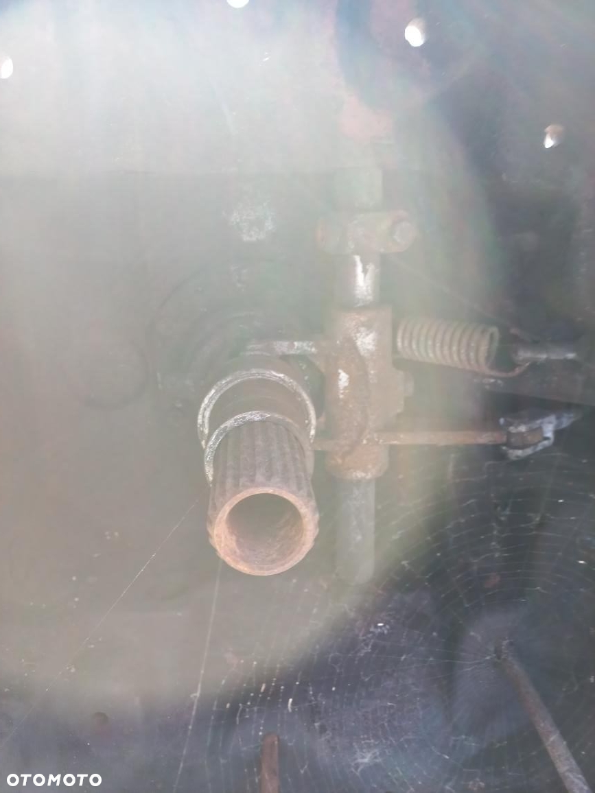 CZĘŚCI DO SKRZYNI BIEGÓW DEUTZ FAHR DX 6.05,6.10,6.30,4,50 .OBUDOWA,WAŁEK,SYNCHRONIZATOR,PRZESÓWKA,KOŁO ZĘBATE,ŁOŻYSKO,WYBIERAK,WIDEŁKI.PRZYSTAWKA NAPĘDU. - 4