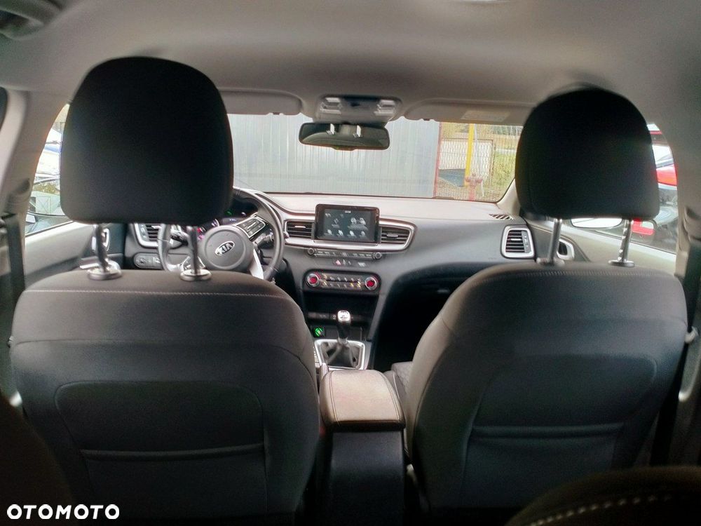 Kia Ceed - 16
