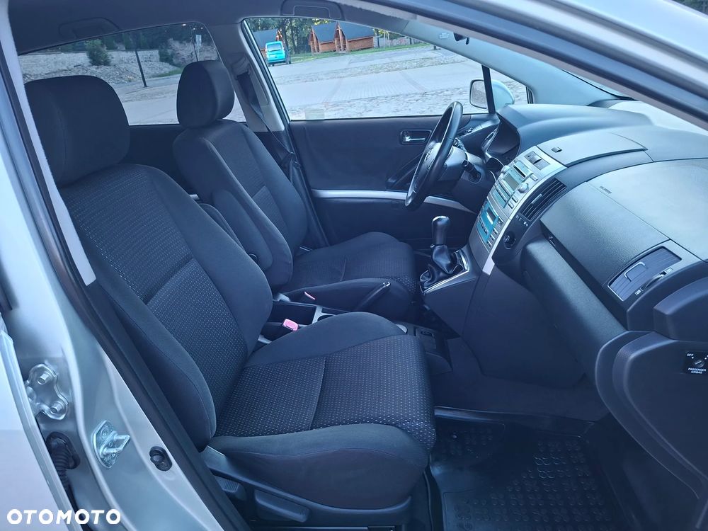 Toyota Corolla Verso 2.2 D-4D Gold - 18