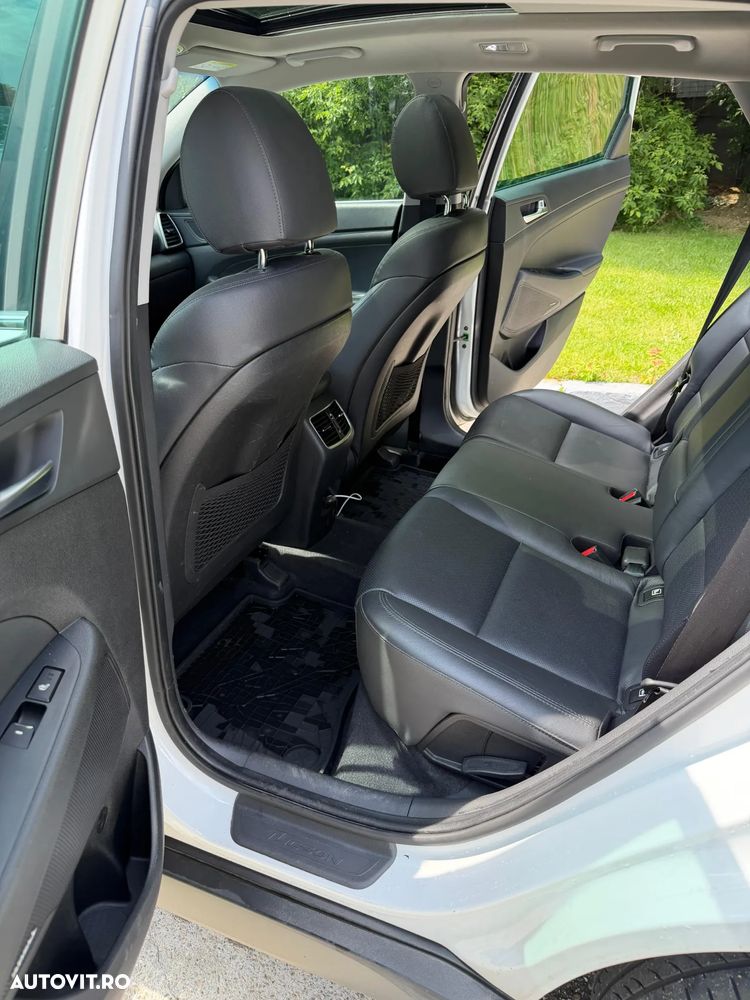 Hyundai Tucson 2.0 CRDI 4WD 8AT Luxury - 26