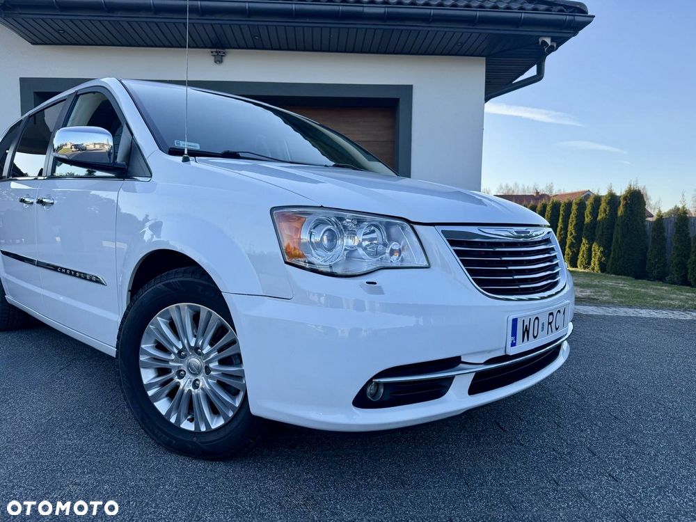 Chrysler Town & Country 3.6 Limited - 10