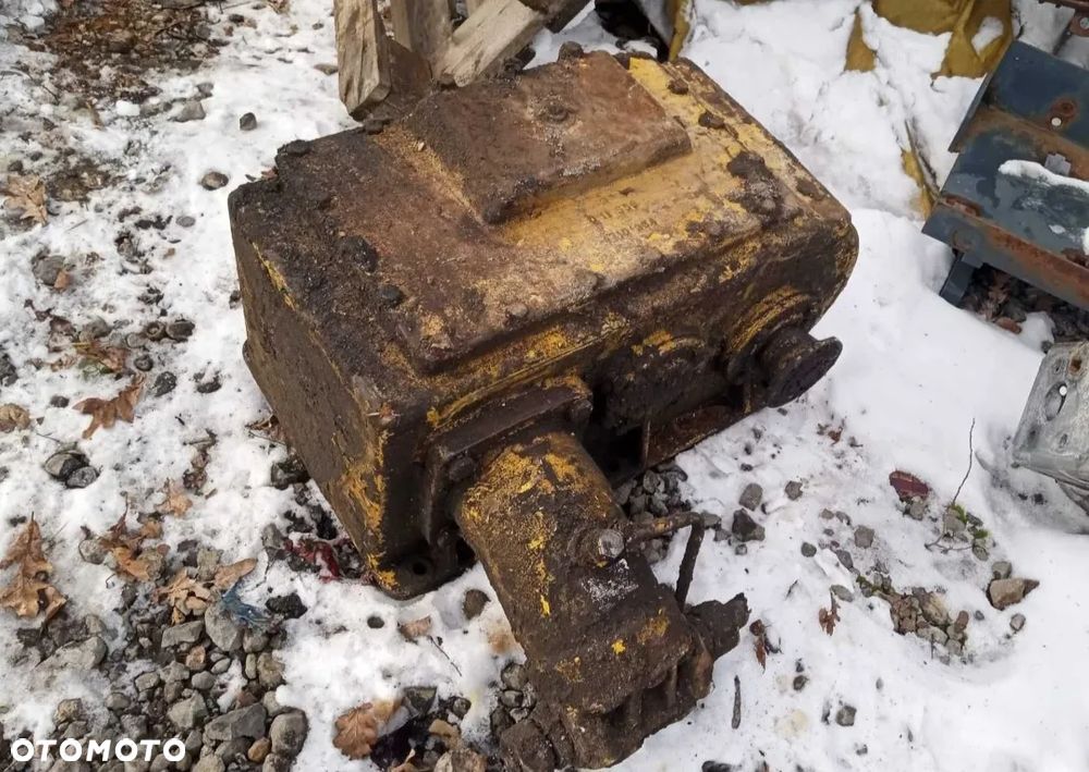 Reduktor jazdy koparki obrotowej