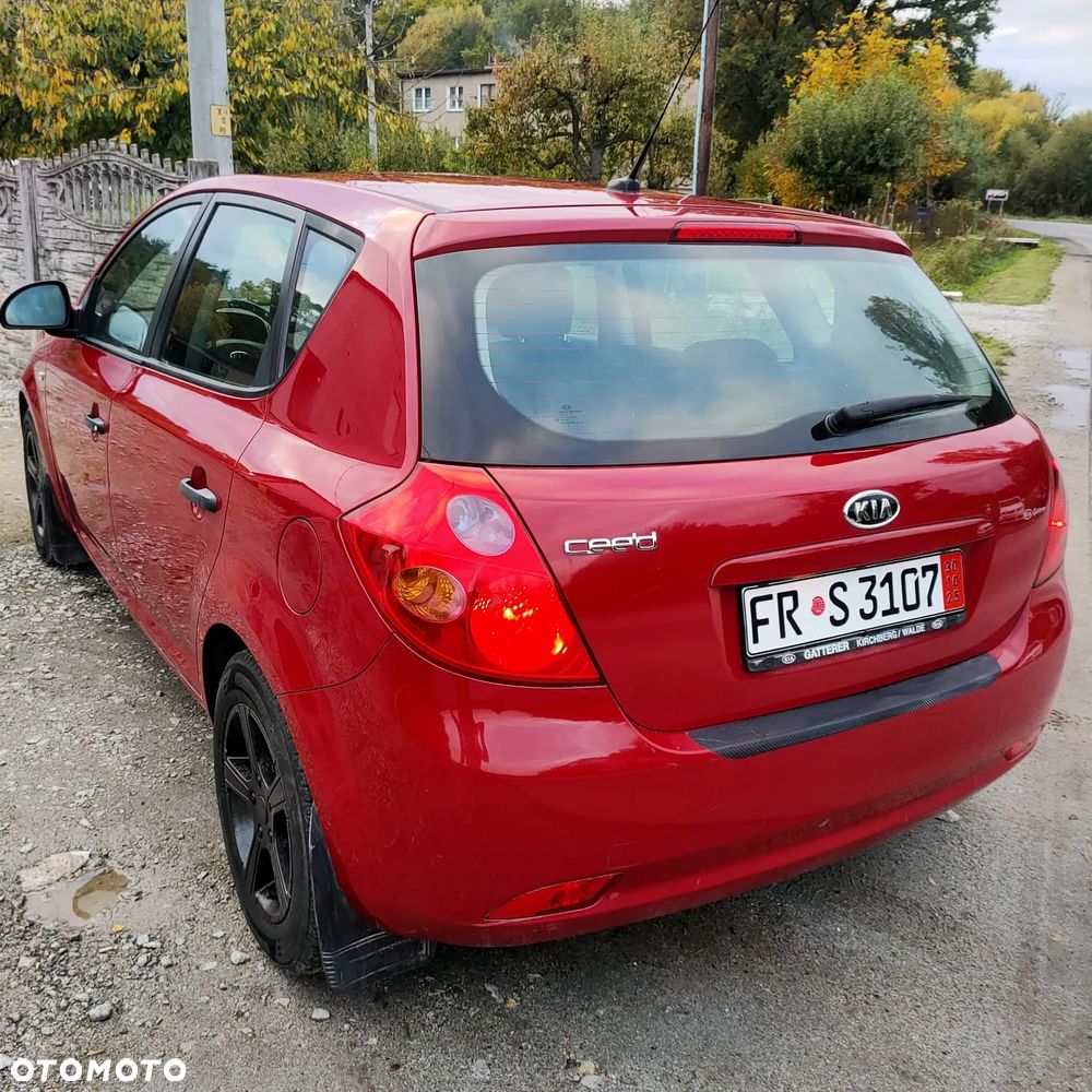 Kia Ceed Cee'd 1.4 L - 6