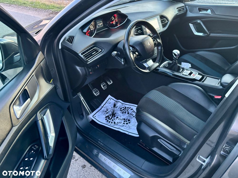 Peugeot 308 1.2 PureTech Allure S&S - 13