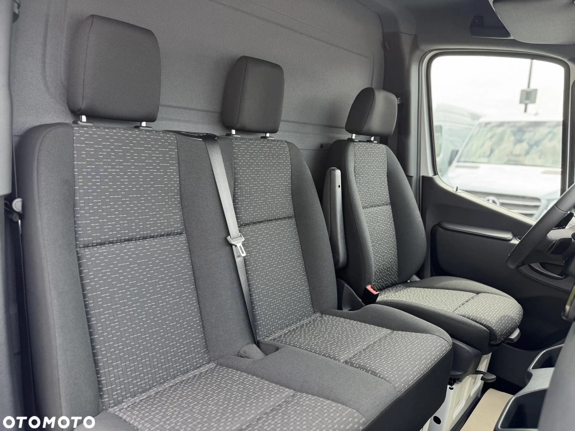 Mercedes-Benz Sprinter - 9