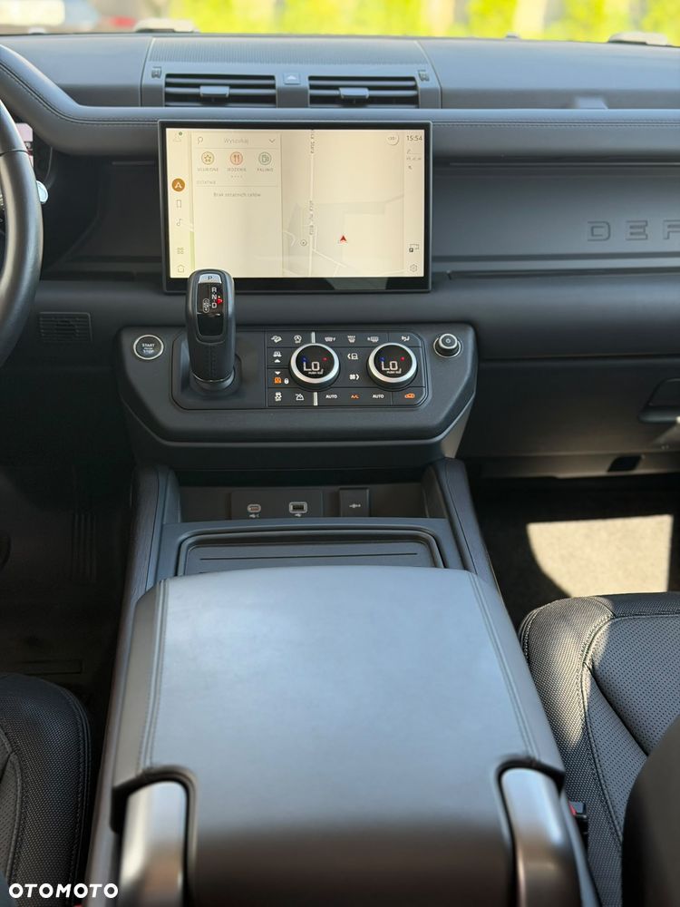 Land Rover Defender - 32