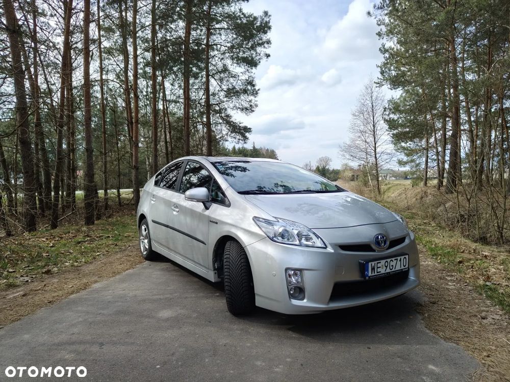Toyota Prius (Hybrid) - 16