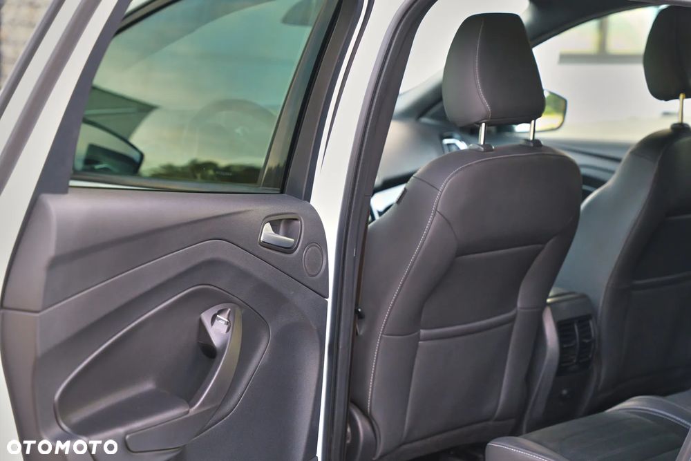 Ford Kuga 2.0 TDCi AWD ST-Line - 38
