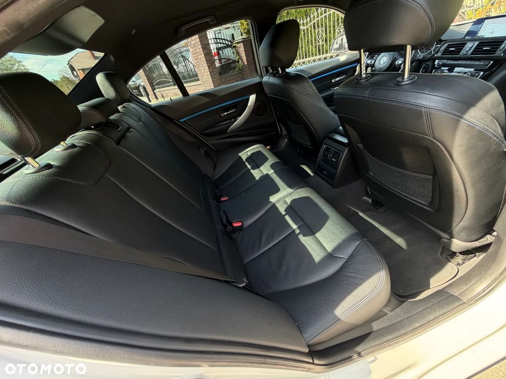 BMW Seria 3 320d xDrive M Sport - 35