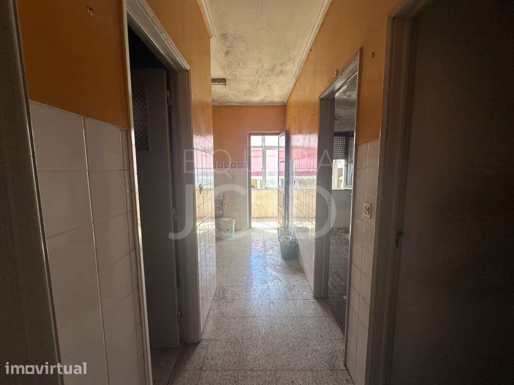 Apartamento T2 com Excelente Potencial | Santa Clara | Lisboa - Grande imagem: 5/22