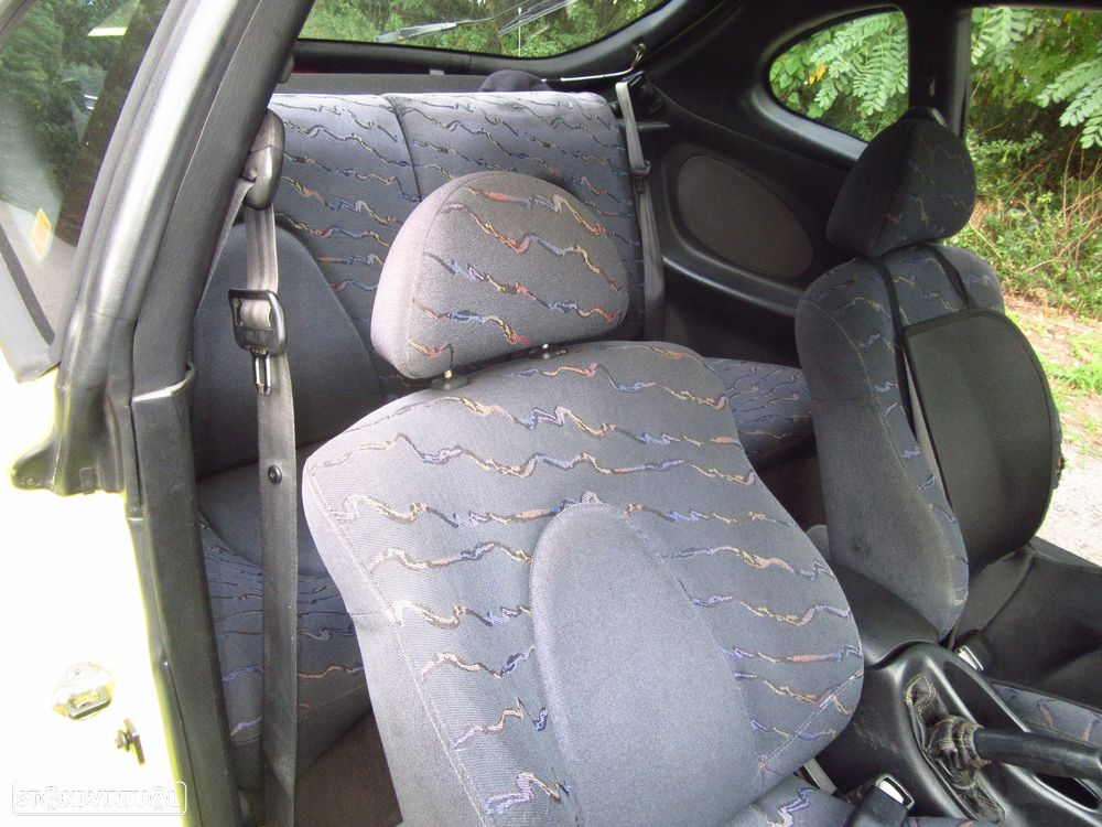 Hyundai Coupe 1.6 16V - 10