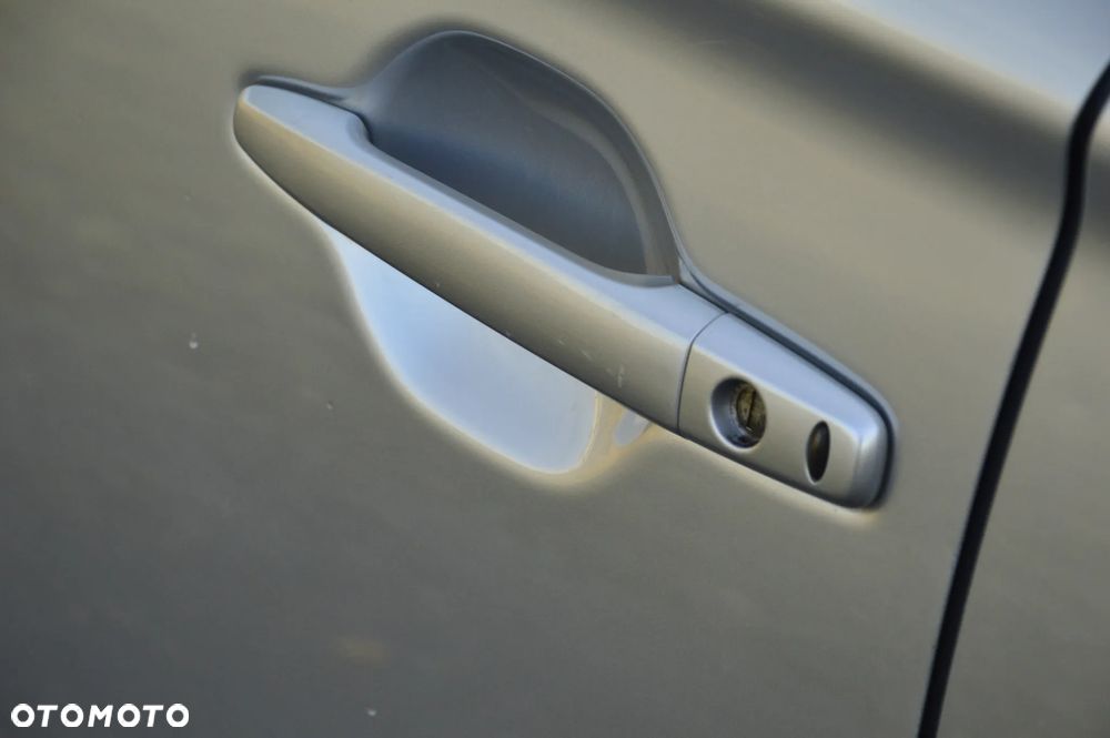 Mitsubishi Outlander 2.0 Intense + Navi 4WD CVT - 25