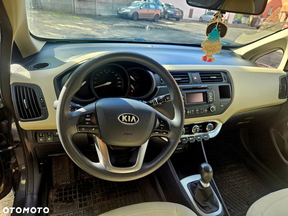 Kia Rio 1.4 L - 7