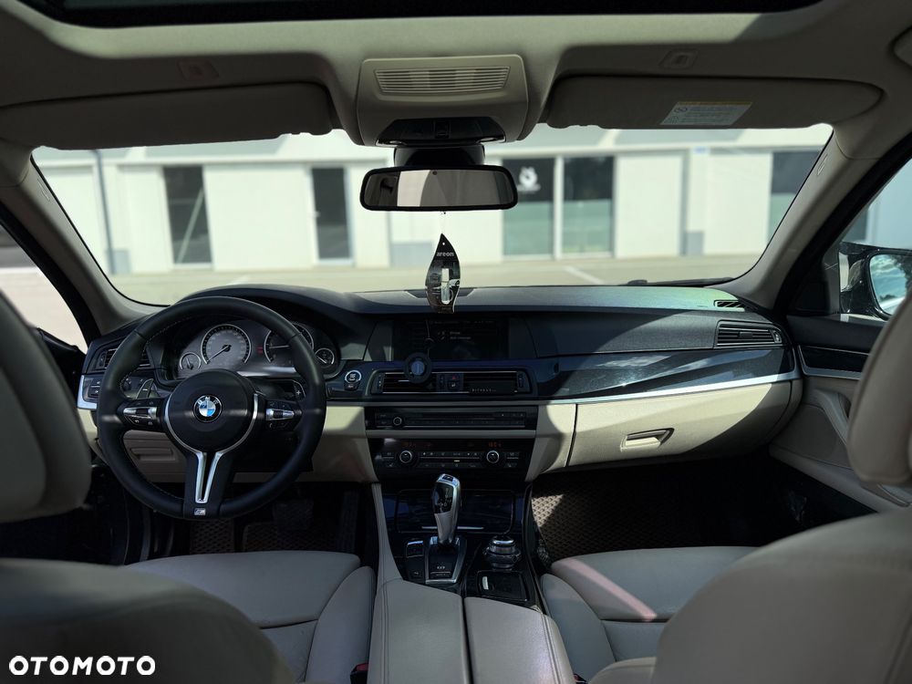 BMW Seria 5 525d xDrive - 12