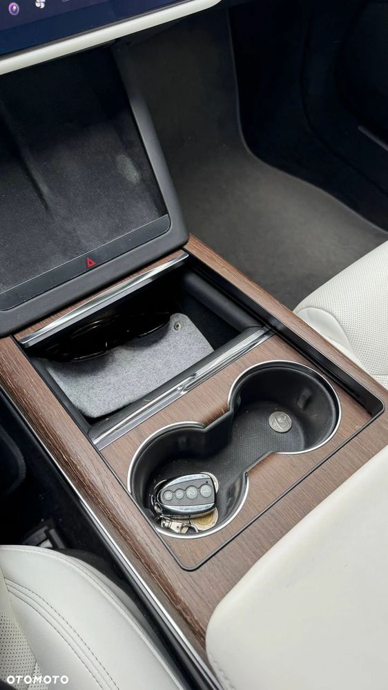 Tesla Model S Long Range - 16