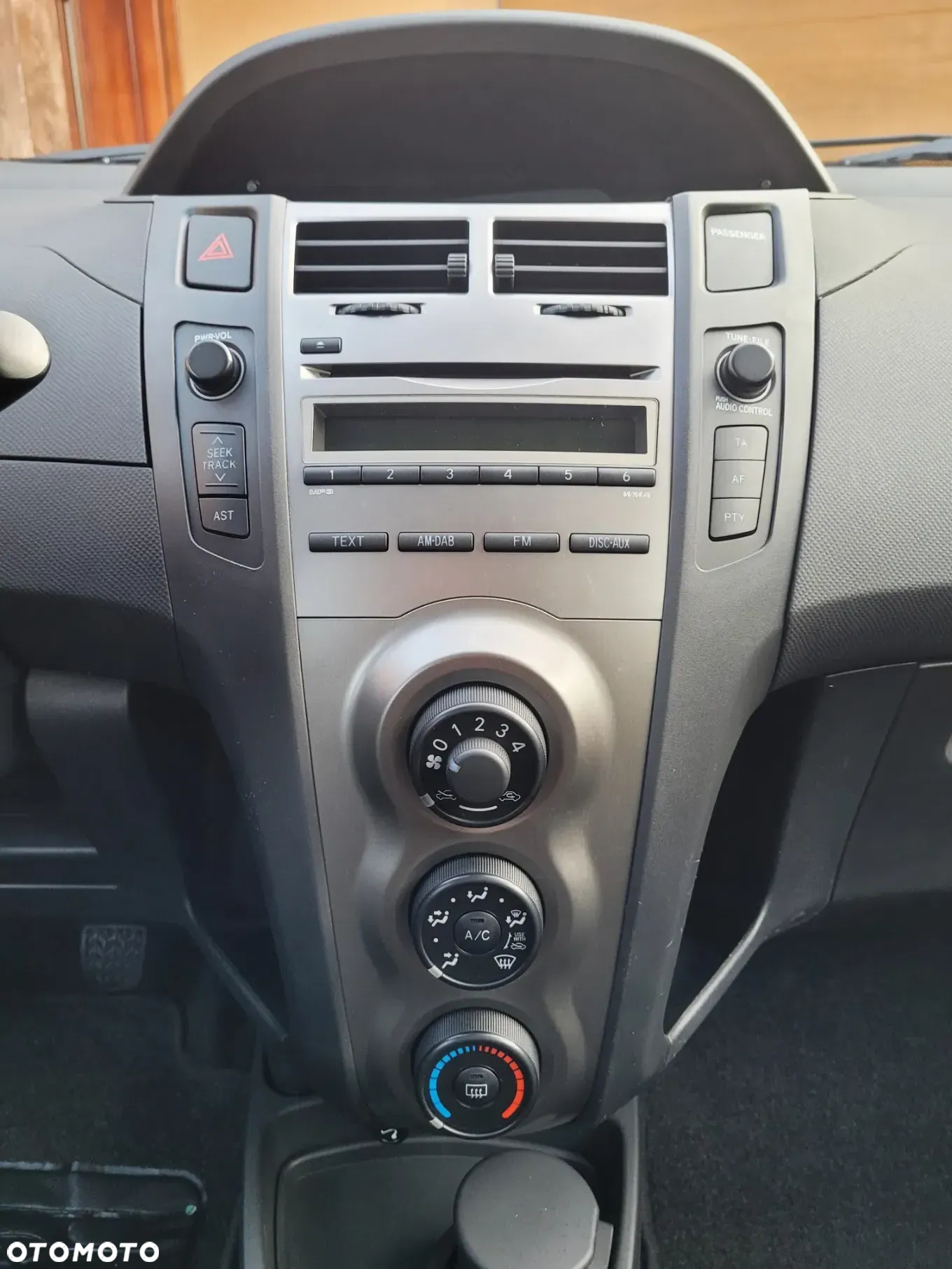 Toyota Yaris 1.0 Luna - 11