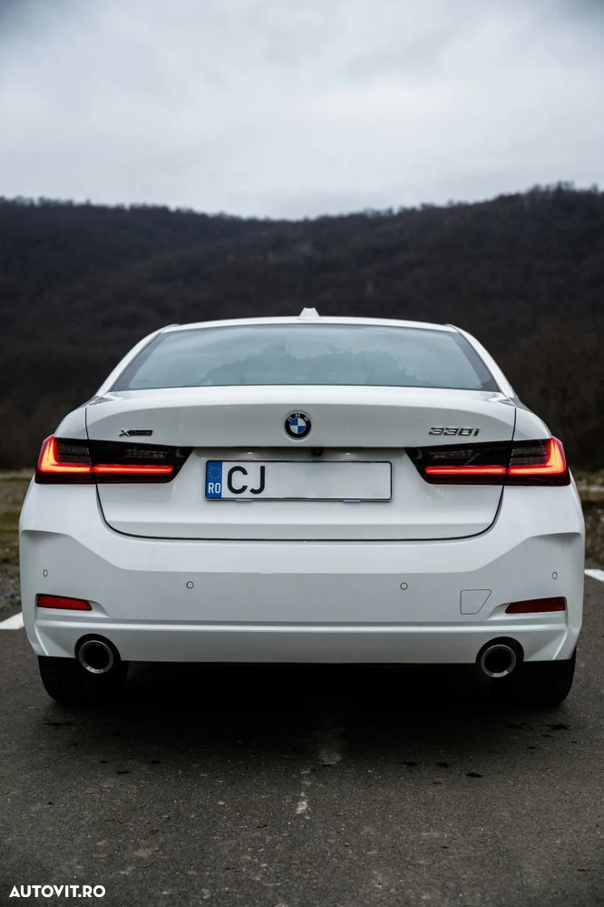 BMW Seria 3 330i xDrive Aut. Sport Line - 14