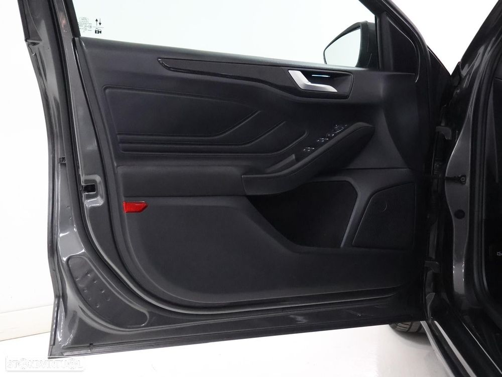 Ford Focus SW 1.0 EcoBoost MHEV ST-Line X - 11