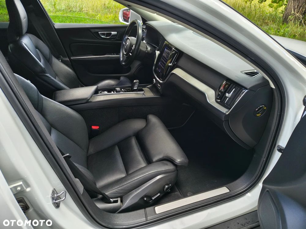 Volvo V60 Cross Country B5 B AWD Ultimate - 16