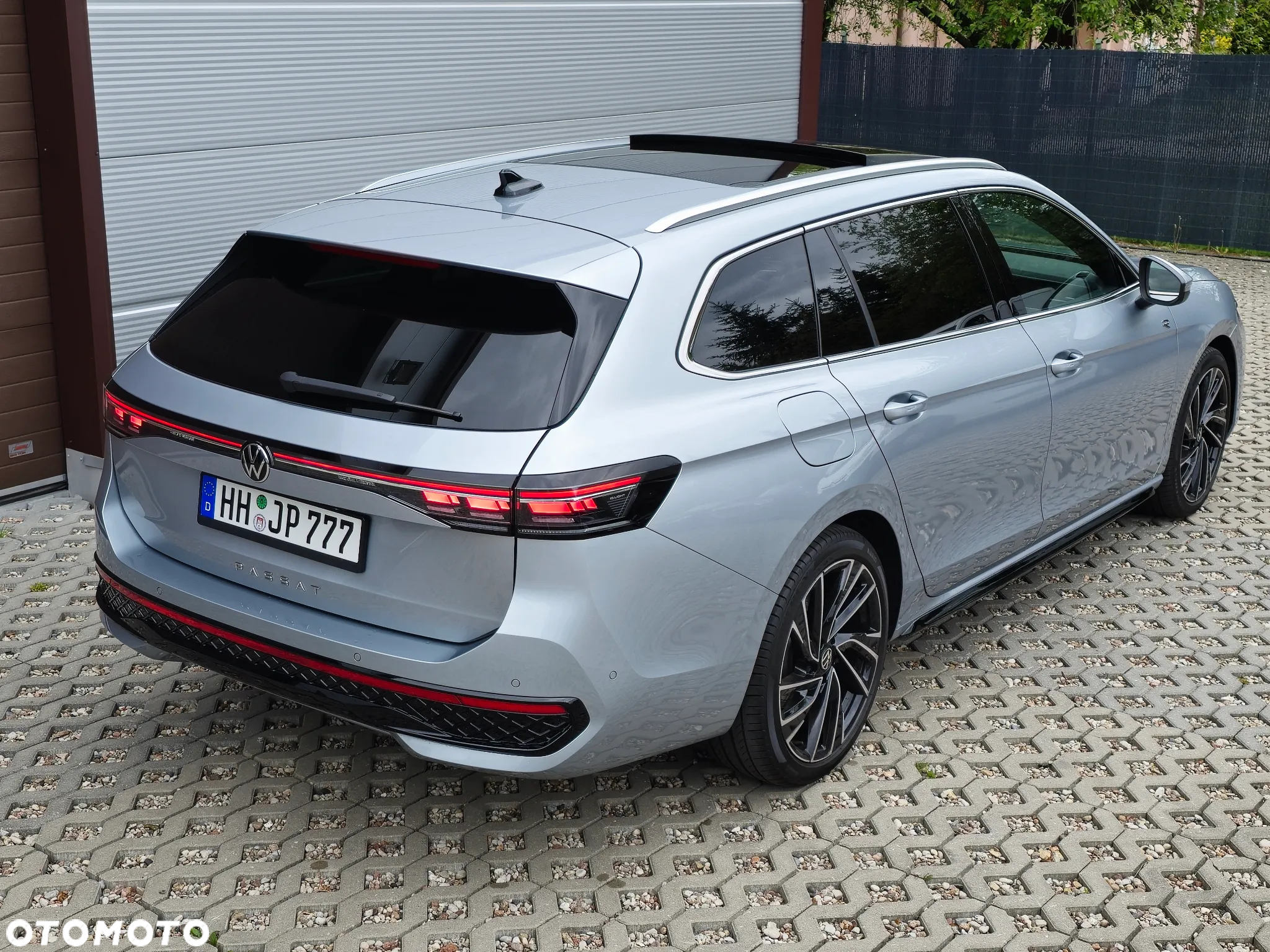 Volkswagen Passat Variant 2.0 TDI SCR DSG R-Line - 4