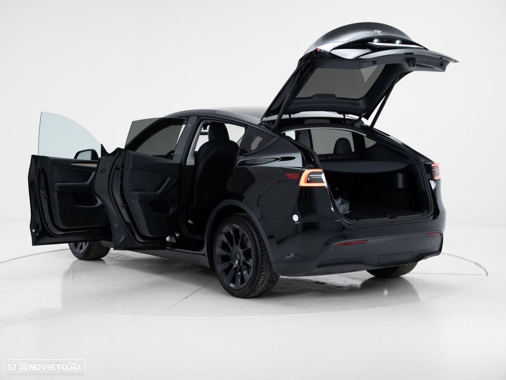 Tesla Model Y Performance Dual Motor AWD - 6