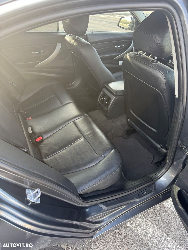 BMW Seria 3 320d Aut. Blue Performance - 28